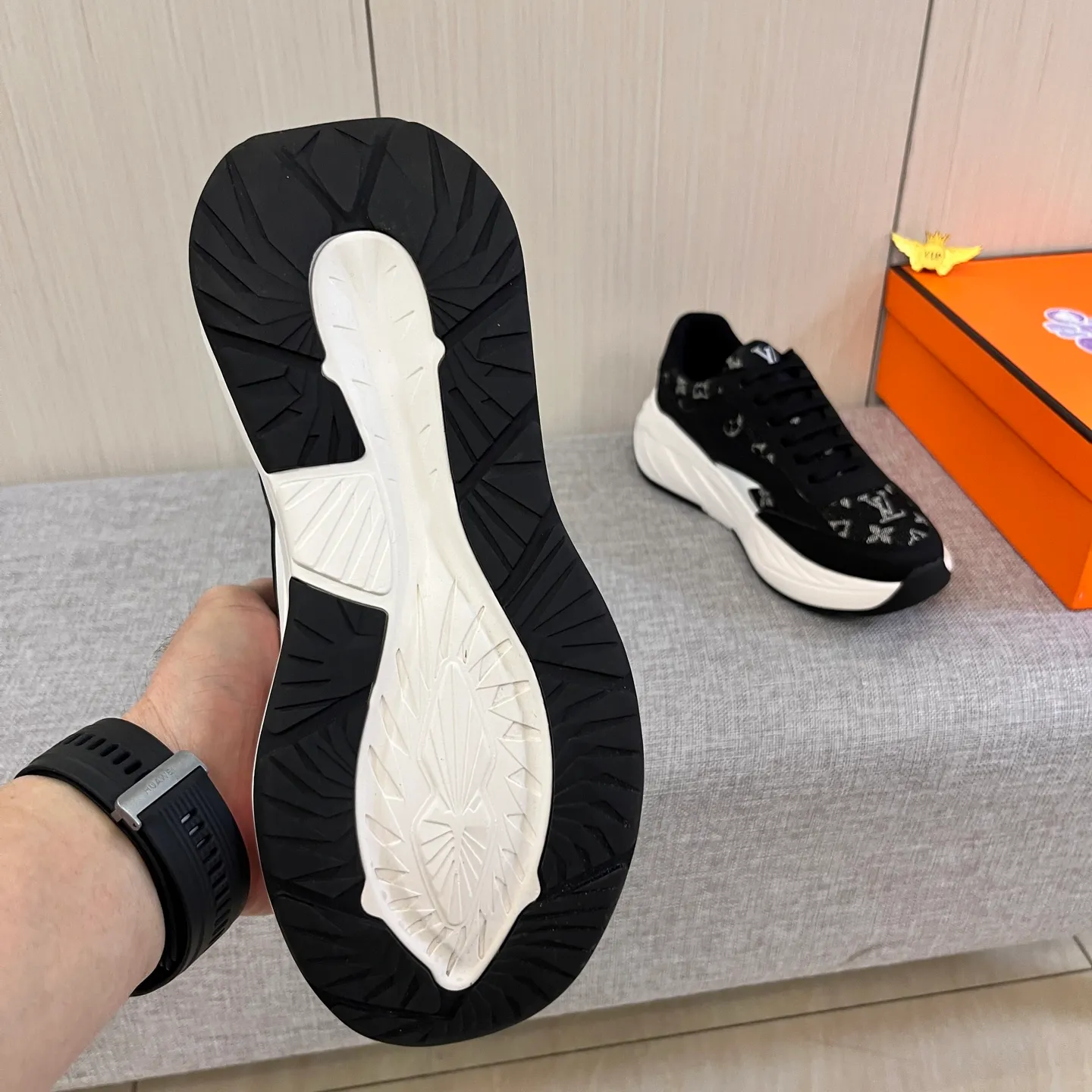Men's shoes 💰 460 men's shoes 💰 [ LV ] 🔥 Louis Vuitton, high-end men's shoes brand official website 1:1 latest masterpiece: uppers are made of Italian imported first-layer cowhide with comfortable and breathable lining ➕ original non-slip and wear-resistant outsole 🔥, making walking more convenient and comfortable! An exclusive new model, a stunning work, a beautiful 1:1 replica [color] compared to the official quality! Create a fashionable personality to set off your uniqueness! A must-have for trendy men! Classic 🔥Size: 38-44 Color: 🔥 2⃣️colors available🔥.